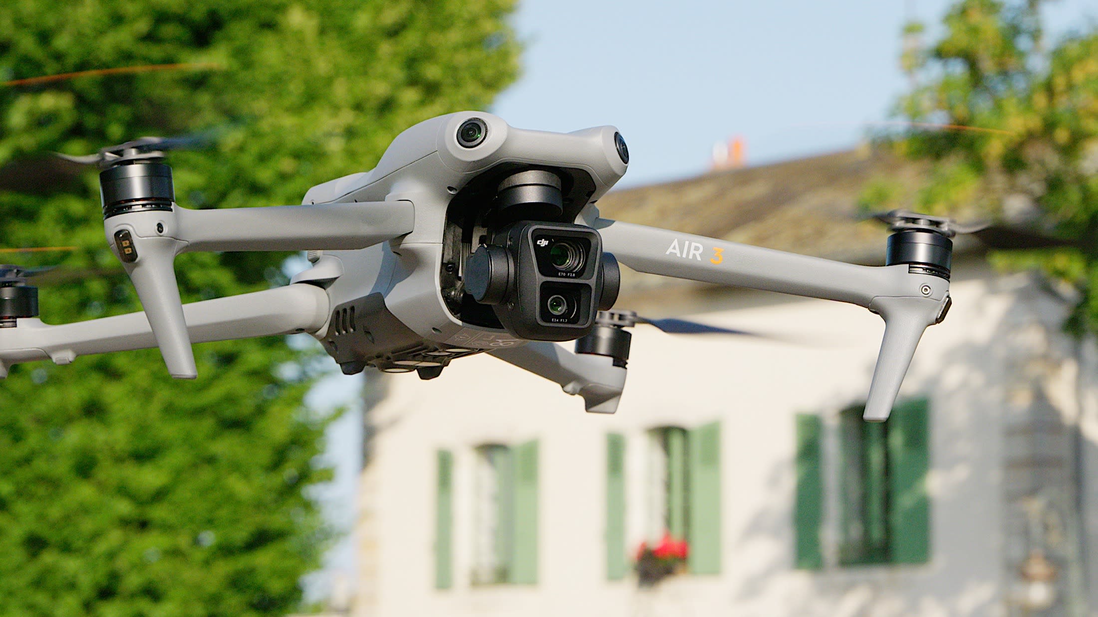 Dji Air 3’ün ilk full activetrack 360° uçuşundan, bir küçük