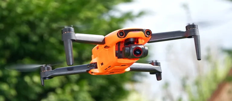 Profesyonel hedefleri olan mini bir drone. Autel son birkaç yılını