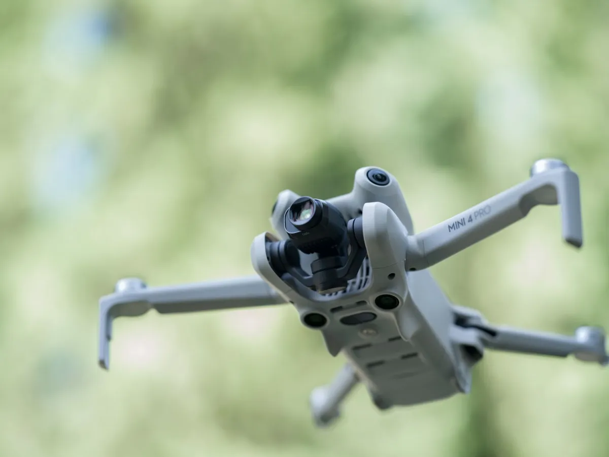Çeşitli DJI drone’ları ve uzaktan kumandaları dahili depolamayla birlikte gelmektedir. Bu