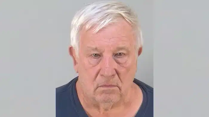 72 yaşındaki Floridalı adam, bir Walmart teslimat dronunu gökyüzünden vurarak
